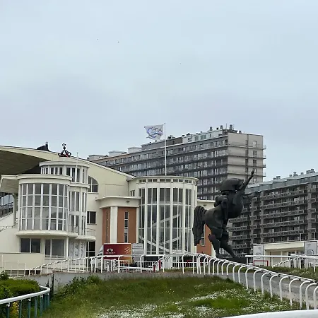 Apartment Cosy 1 Bedroom 900m From