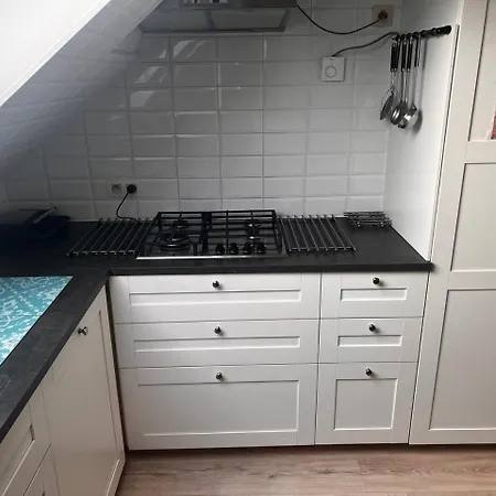Apartment Cosy 1 Bedroom 900m From